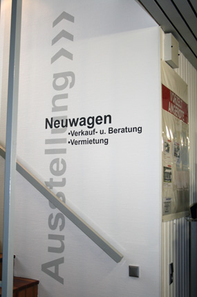 Schriftgestaltung an der Wand